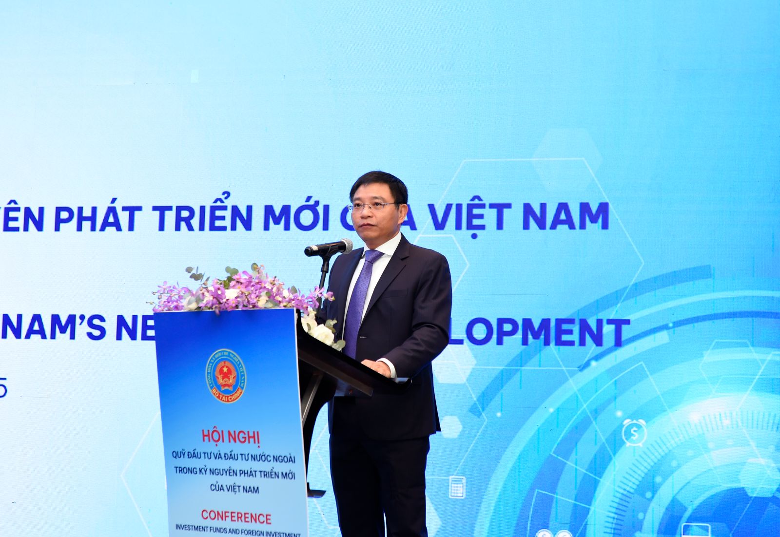Ngành quỹ chỉ chiếm 6% GDP, Chủ tịch UBCKNN nêu 5 giải pháp trọng tâm thúc đẩy tăng trưởng